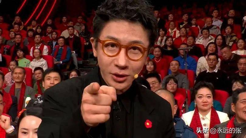 表演的魔术《画蛇添福》从以下几方面来看待AG真人登录入口对于刘谦在2025年春晚(图2)