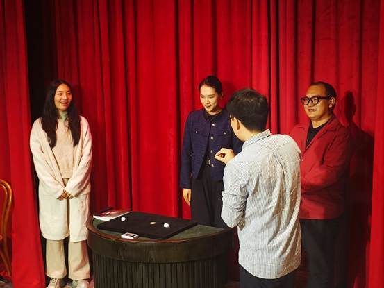 h计划”社交魔术课程温情结课魔术助力青年自信发展AG真人国际游戏深圳市妇儿大厦“引力共生crus(图1)